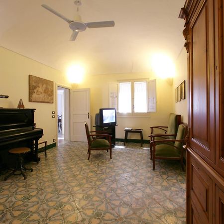 Hotel Novecento à Trapani Extérieur photo